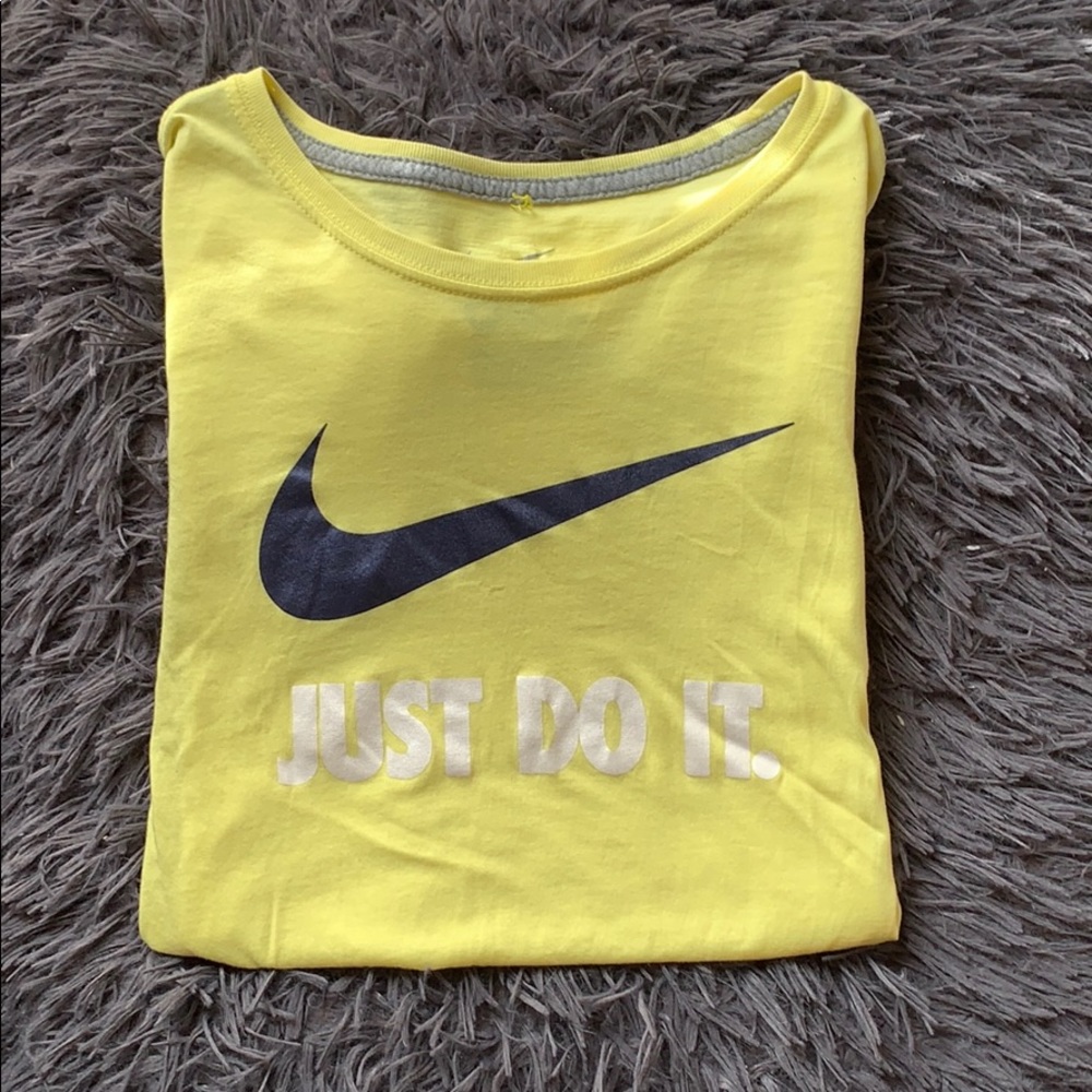 Nike tee